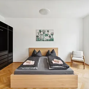 Appartement Design Near Mariahilferstrasse, Wenen